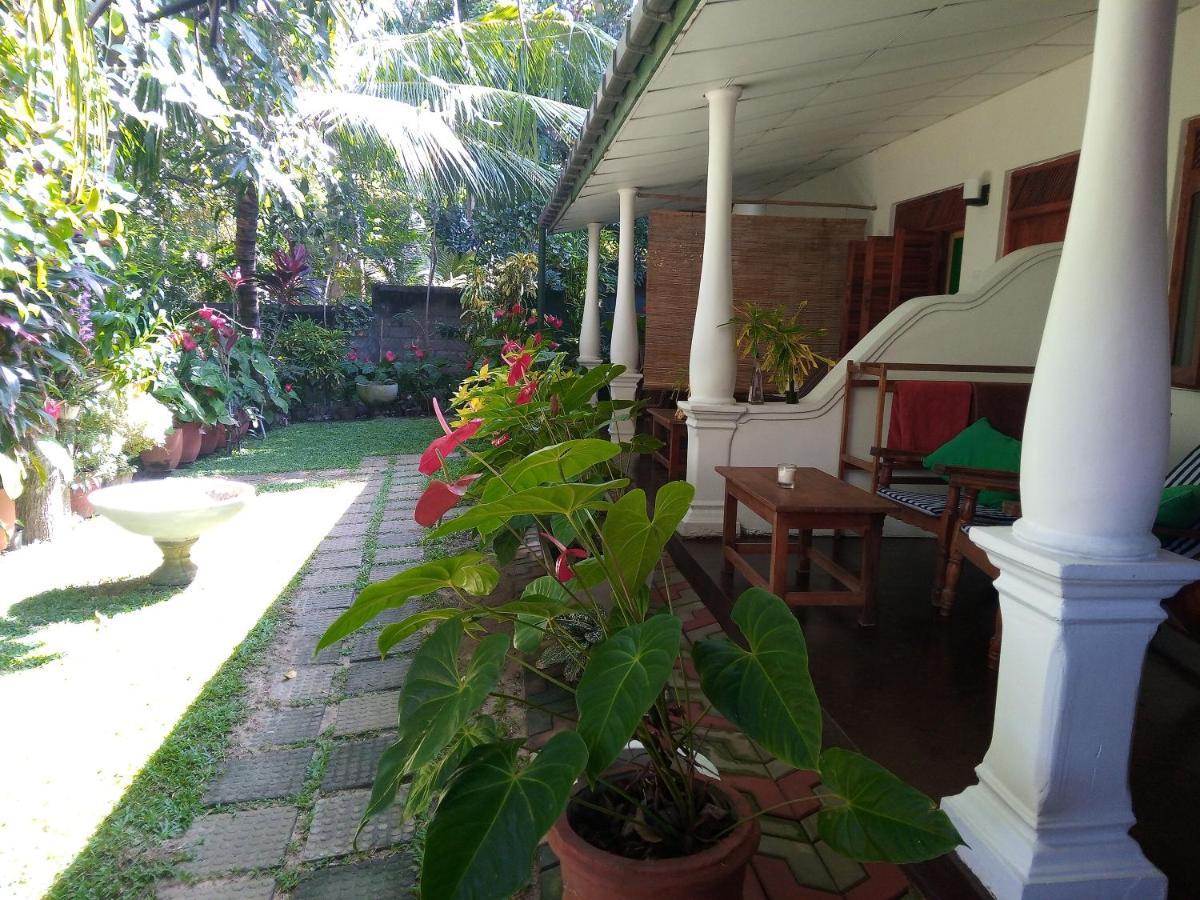 Sansala Guesthouse & Restaurant Тангалла Экстерьер фото