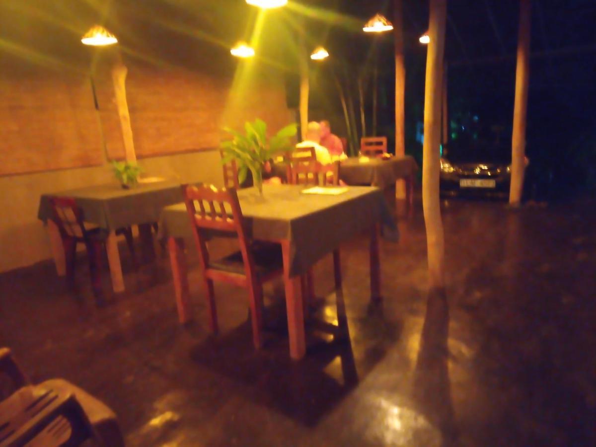Sansala Guesthouse & Restaurant Тангалла Экстерьер фото