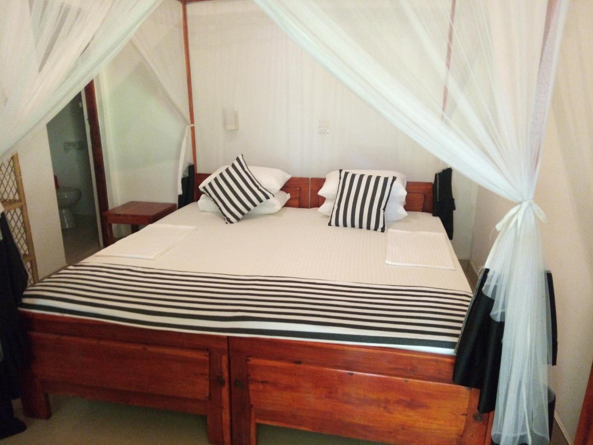 Sansala Guesthouse & Restaurant Тангалла Номер фото