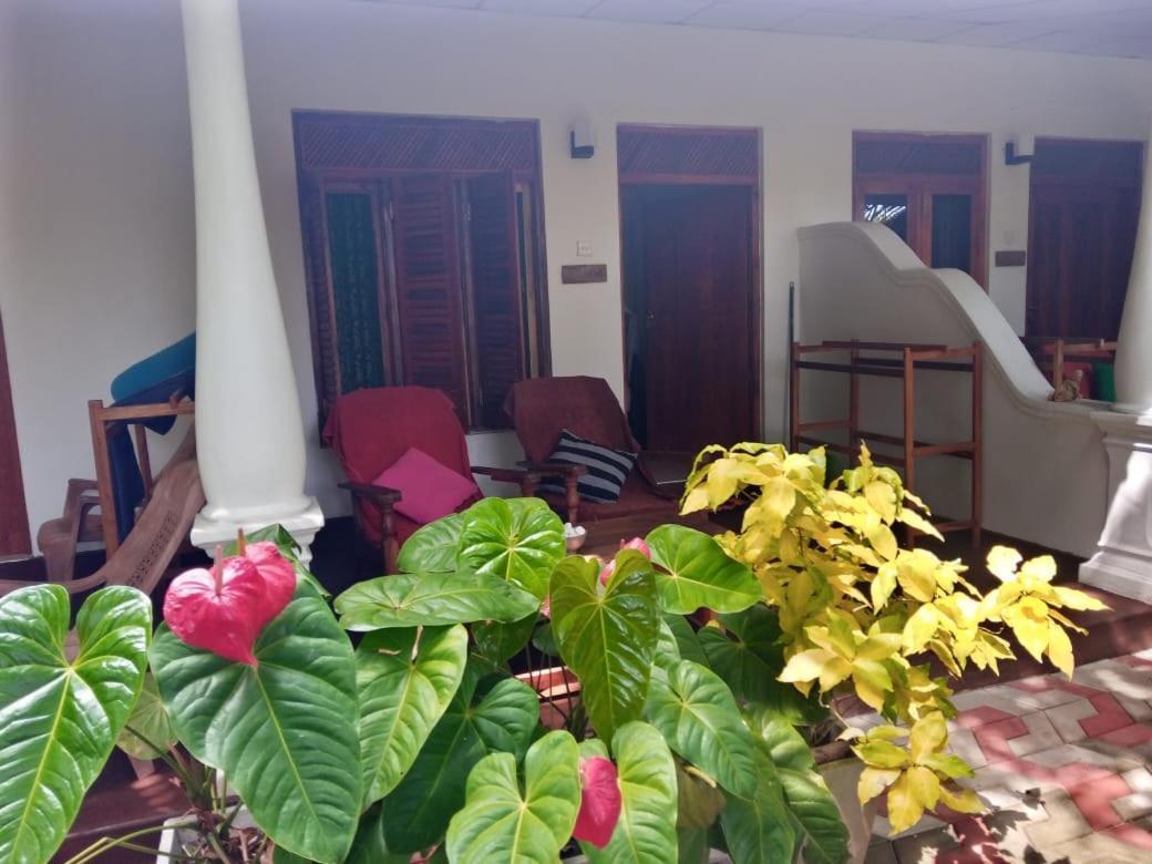 Sansala Guesthouse & Restaurant Тангалла Номер фото