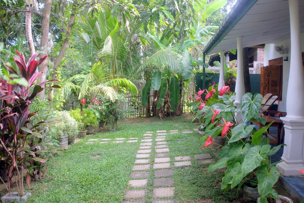 Sansala Guesthouse & Restaurant Тангалла Экстерьер фото