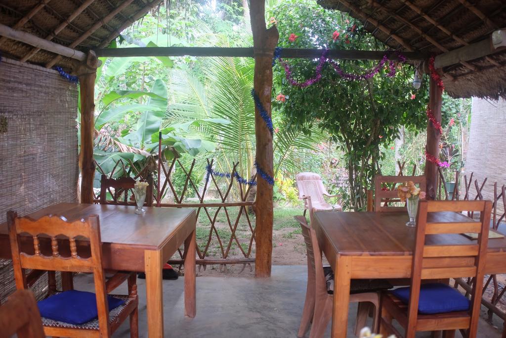 Sansala Guesthouse & Restaurant Тангалла Экстерьер фото