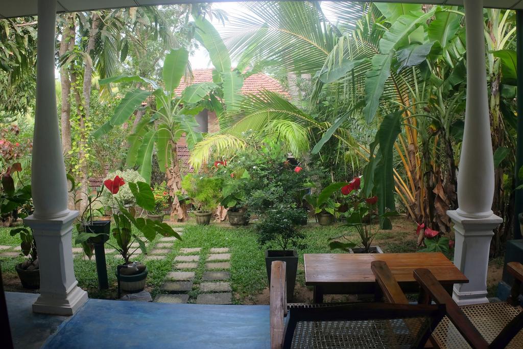 Sansala Guesthouse & Restaurant Тангалла Экстерьер фото