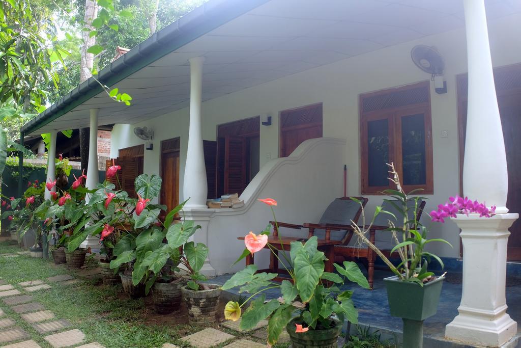 Sansala Guesthouse & Restaurant Тангалла Экстерьер фото