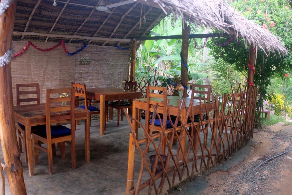 Sansala Guesthouse & Restaurant Тангалла Экстерьер фото