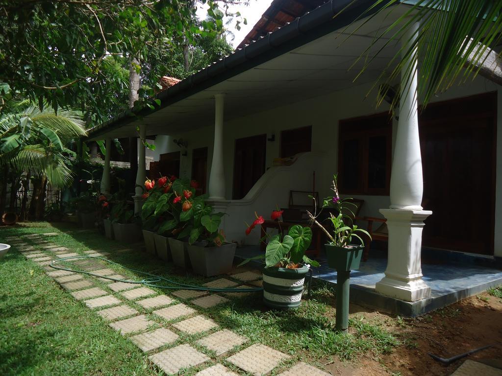 Sansala Guesthouse & Restaurant Тангалла Экстерьер фото
